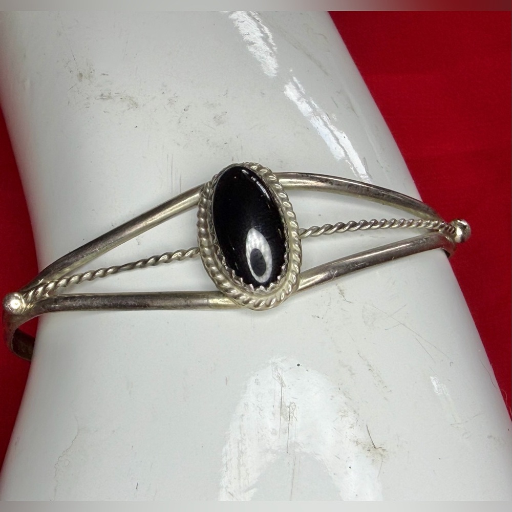 Unmarked Tests Sterling Silver Oval Onyx Twisted  Navajo Native Cuff Bracelet
